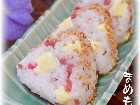 食中毒防止に酢で握る☆梅ゴマチーズおにぎり